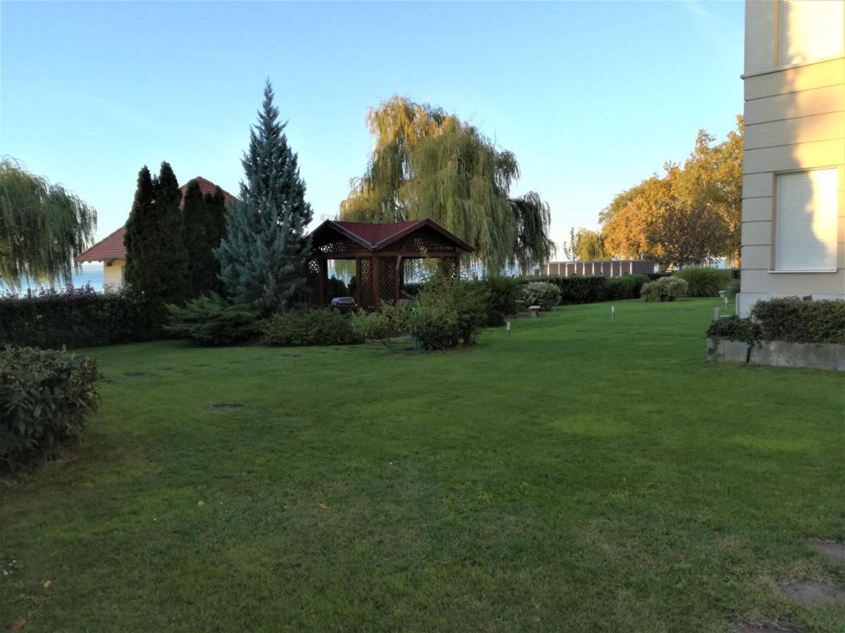 Bella Golden Beach Сиофок Екстериор снимка
