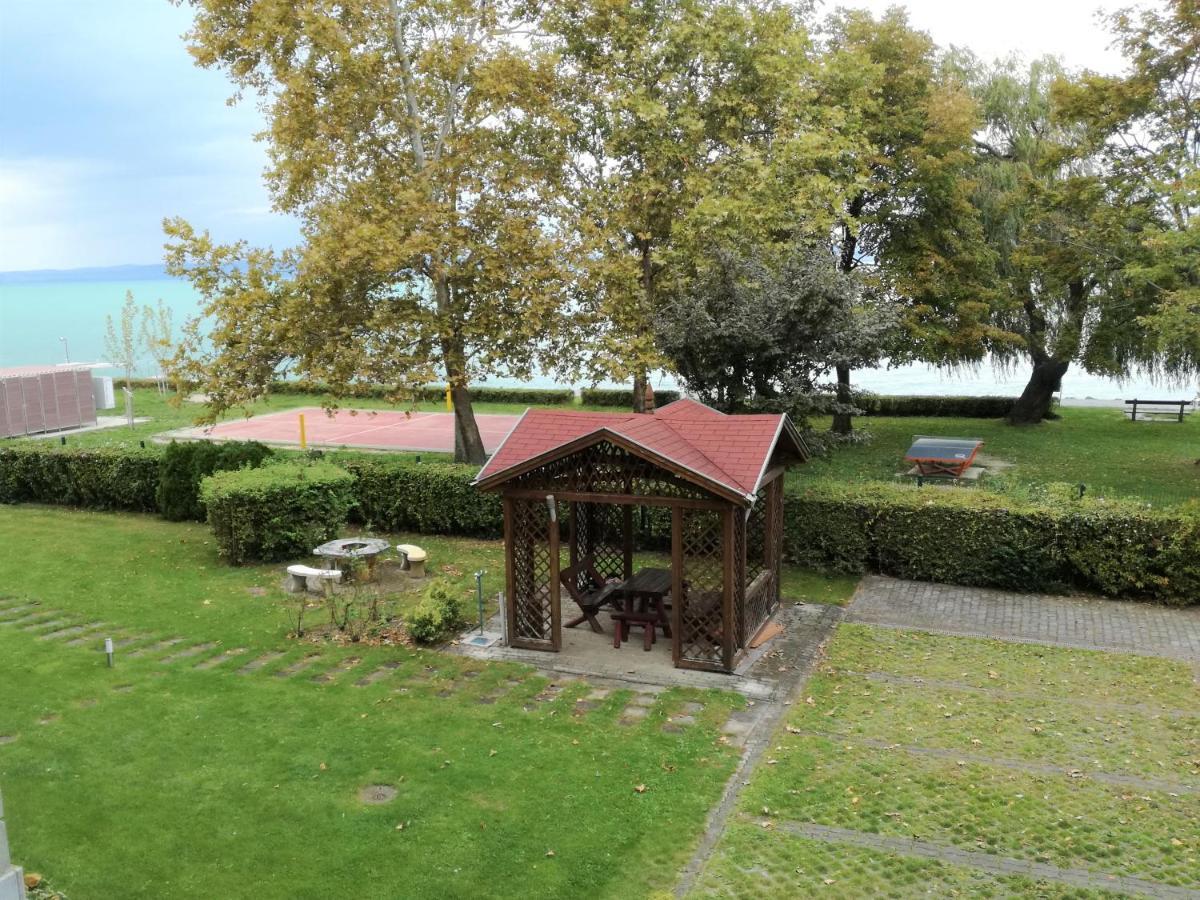 Bella Golden Beach Сиофок Екстериор снимка